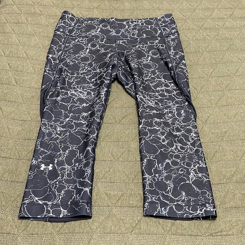 Under Armour compression leggings Large